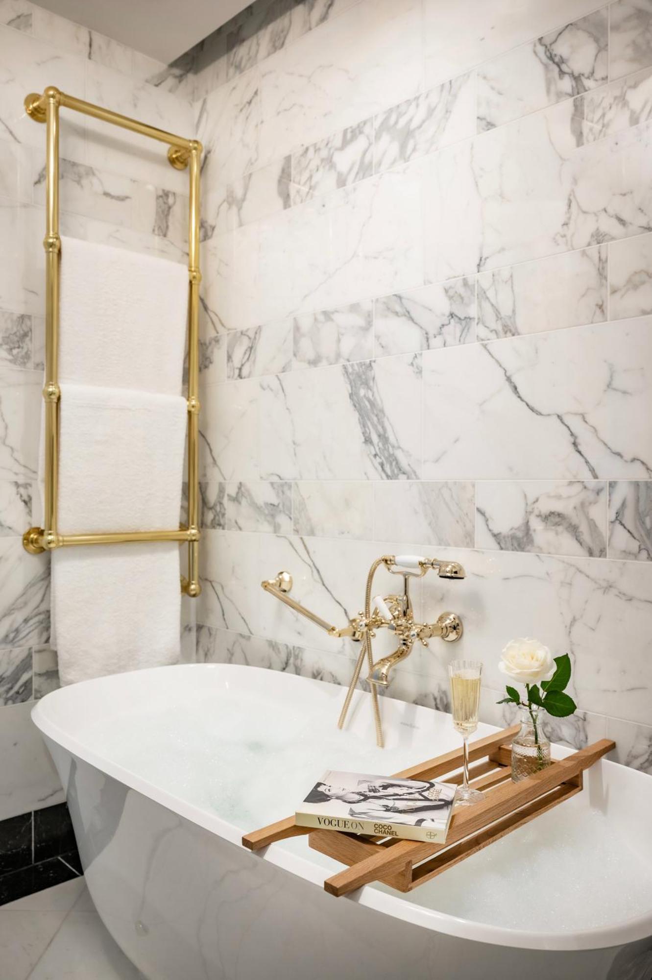 Signature Suite,1555275340:JPEG